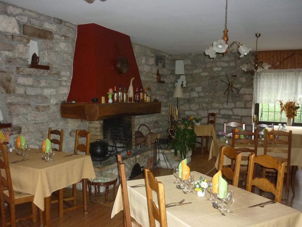 Hotel Restaurant La Chaumiere Du Lac Clairvaux-les-Lacs Luaran gambar