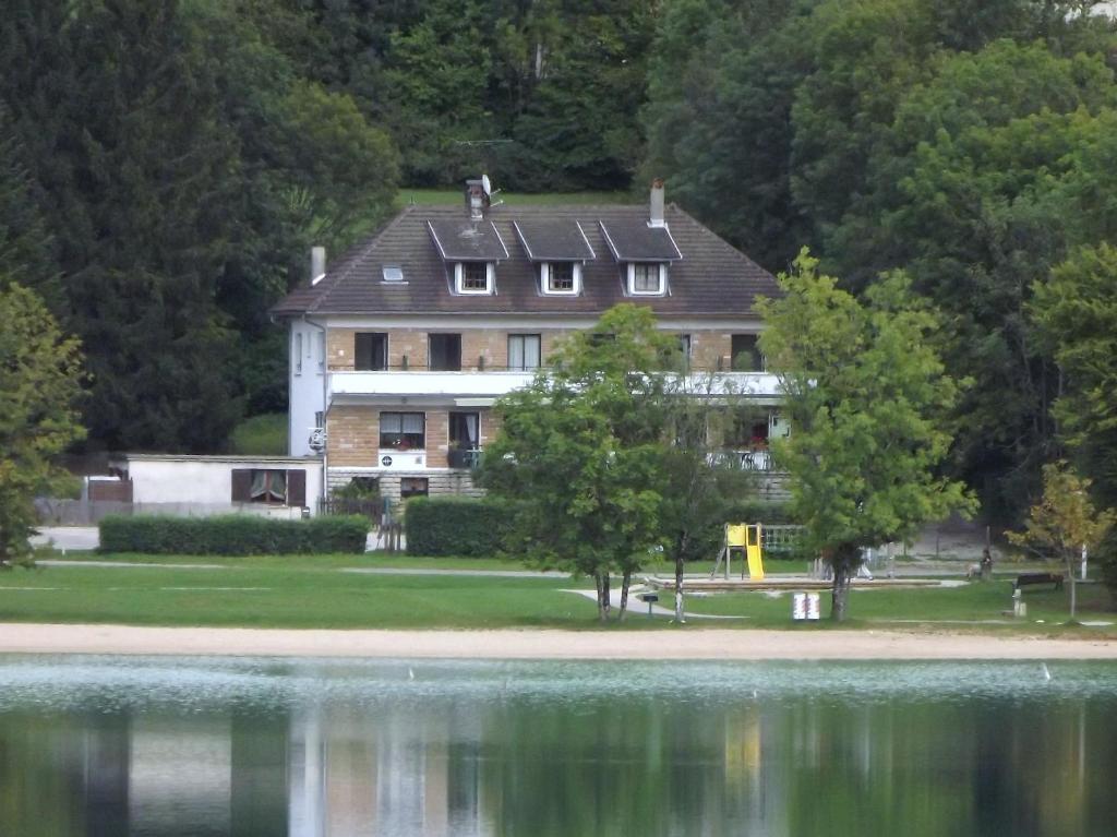 Hotel Restaurant La Chaumiere Du Lac Clairvaux-les-Lacs Luaran gambar